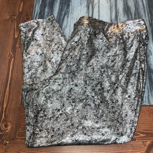 torrid Pants - EUC torrid size 4 black metallic silver leggings